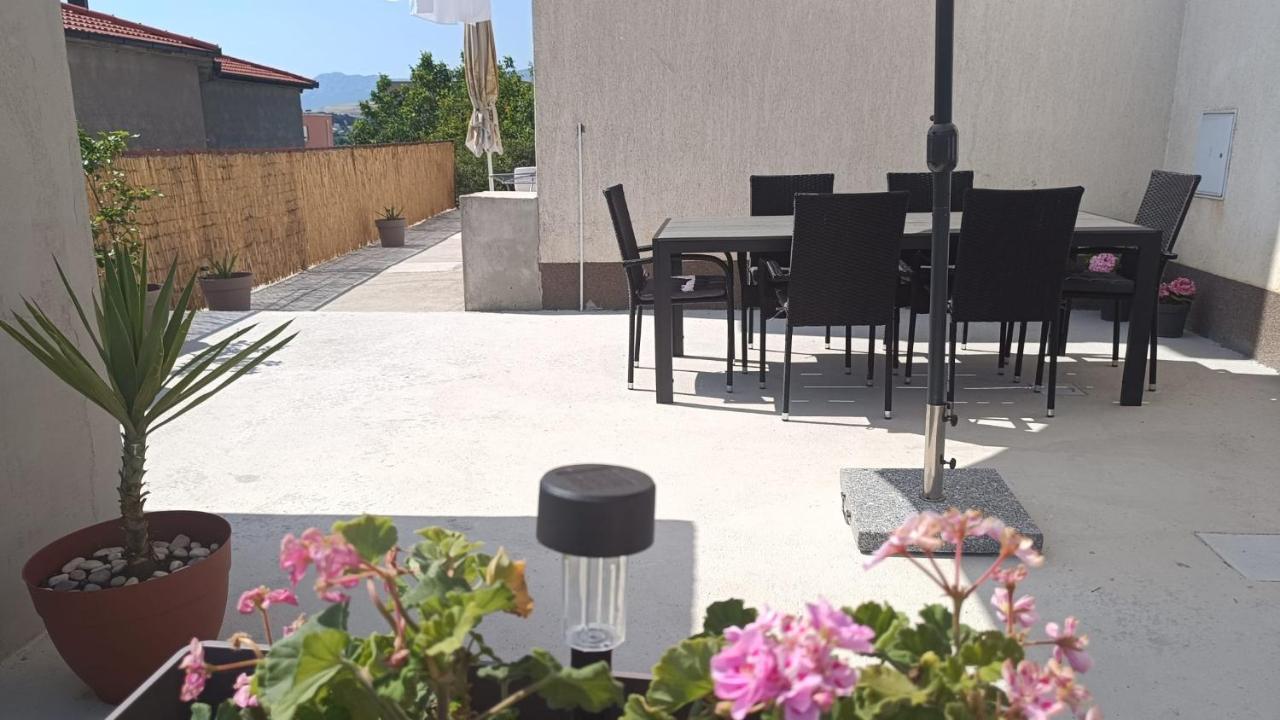 Apartment Ruby Podstrana Bagian luar foto